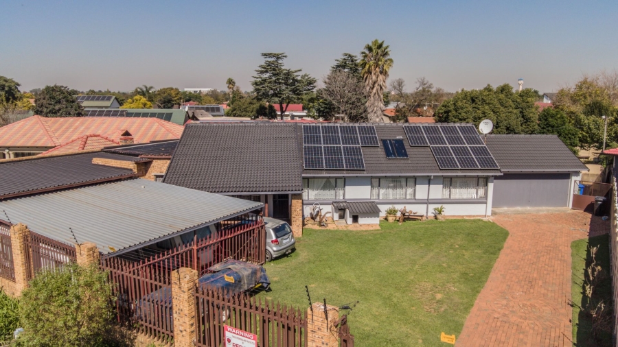 3 Bedroom Property for Sale in Bonaero Park Gauteng