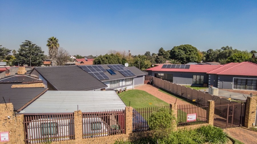3 Bedroom Property for Sale in Bonaero Park Gauteng