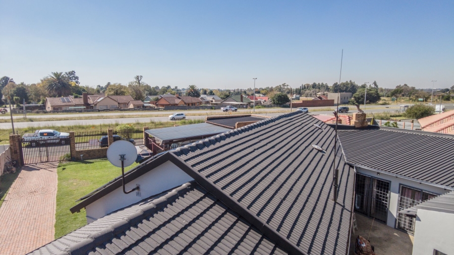 3 Bedroom Property for Sale in Bonaero Park Gauteng