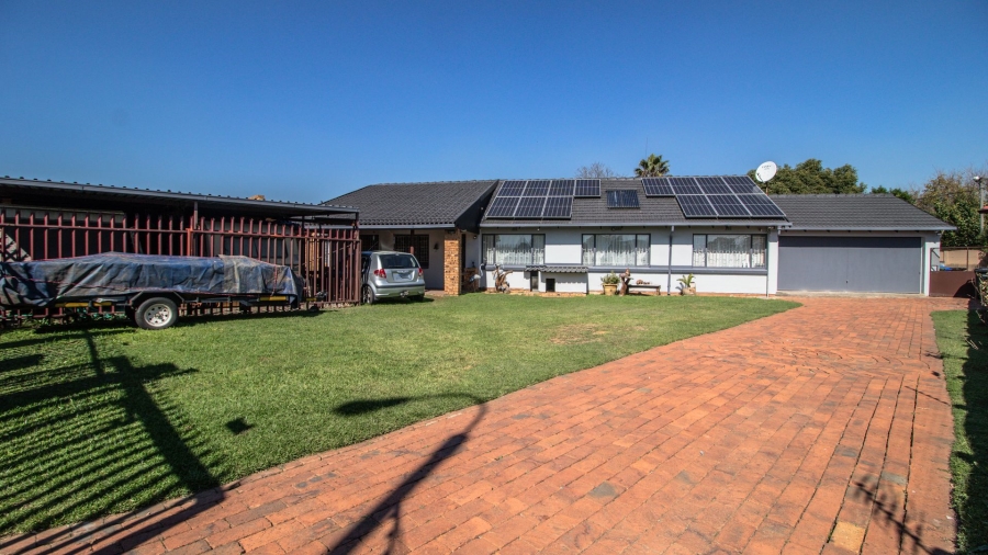 3 Bedroom Property for Sale in Bonaero Park Gauteng