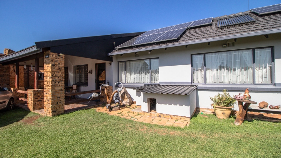 3 Bedroom Property for Sale in Bonaero Park Gauteng
