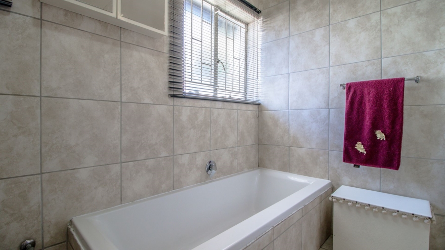 3 Bedroom Property for Sale in Bonaero Park Gauteng