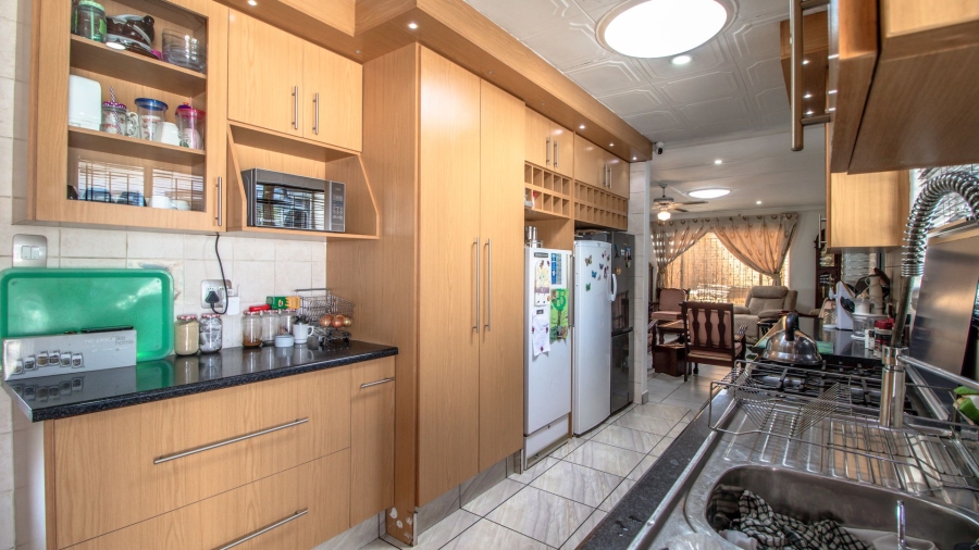 3 Bedroom Property for Sale in Bonaero Park Gauteng