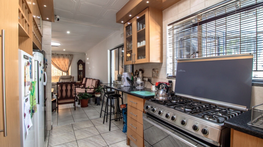 3 Bedroom Property for Sale in Bonaero Park Gauteng