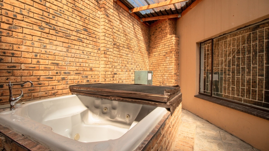 3 Bedroom Property for Sale in Bonaero Park Gauteng