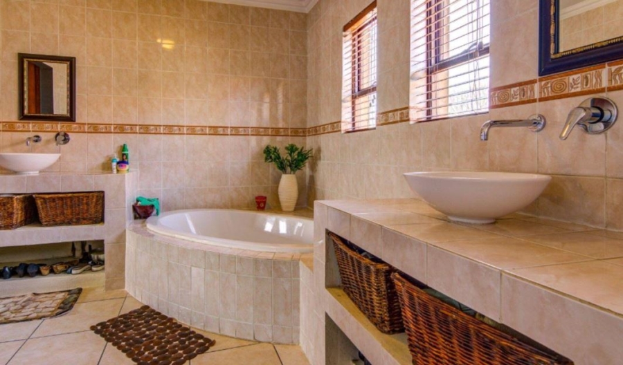 4 Bedroom Property for Sale in Greenstone Hill Gauteng