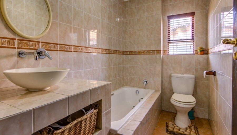 4 Bedroom Property for Sale in Greenstone Hill Gauteng