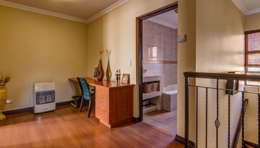 4 Bedroom Property for Sale in Greenstone Hill Gauteng