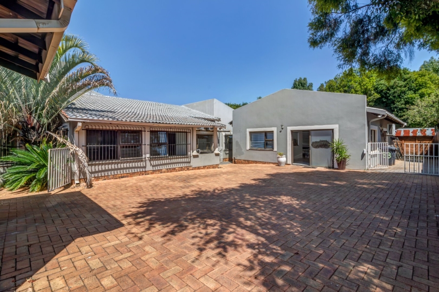 5 Bedroom Property for Sale in Douglasdale Gauteng