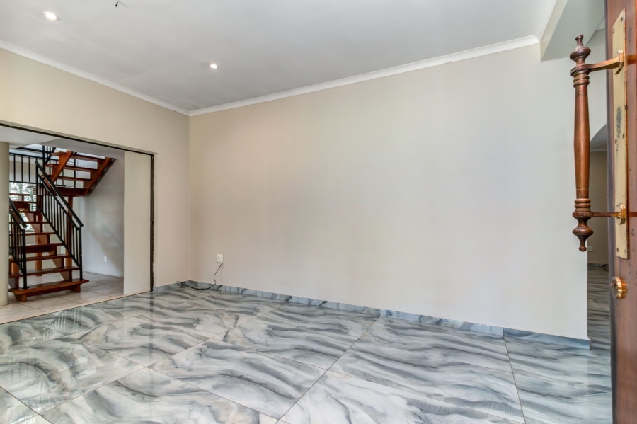 5 Bedroom Property for Sale in Douglasdale Gauteng