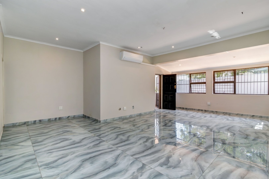 5 Bedroom Property for Sale in Douglasdale Gauteng