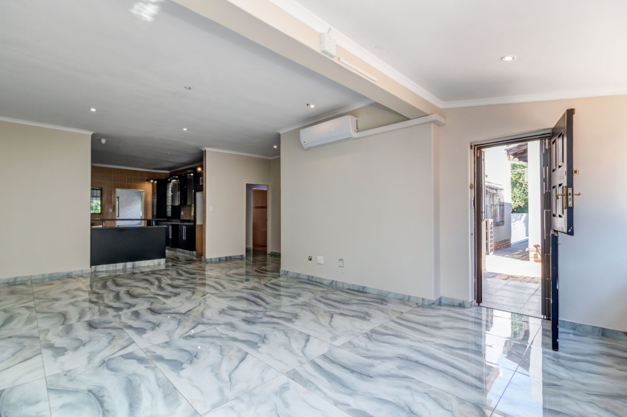 5 Bedroom Property for Sale in Douglasdale Gauteng