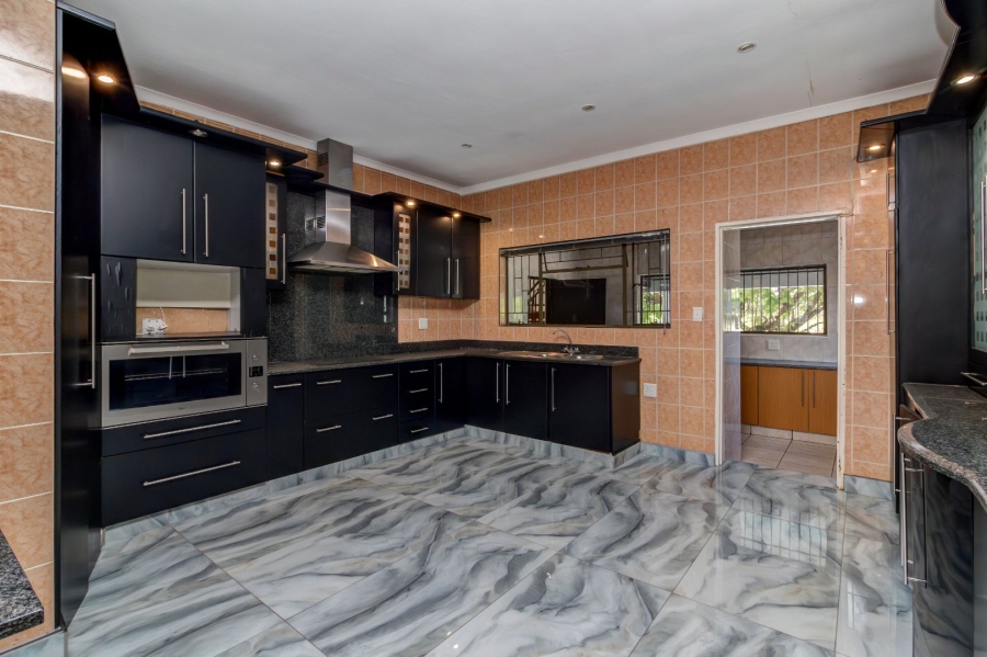 5 Bedroom Property for Sale in Douglasdale Gauteng