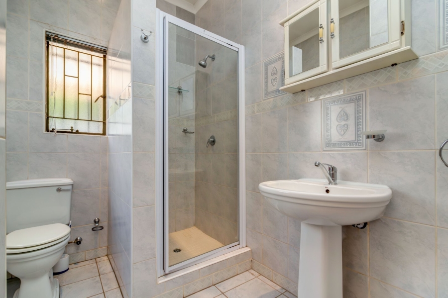 5 Bedroom Property for Sale in Douglasdale Gauteng