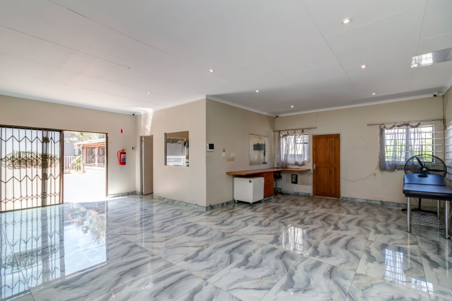 5 Bedroom Property for Sale in Douglasdale Gauteng