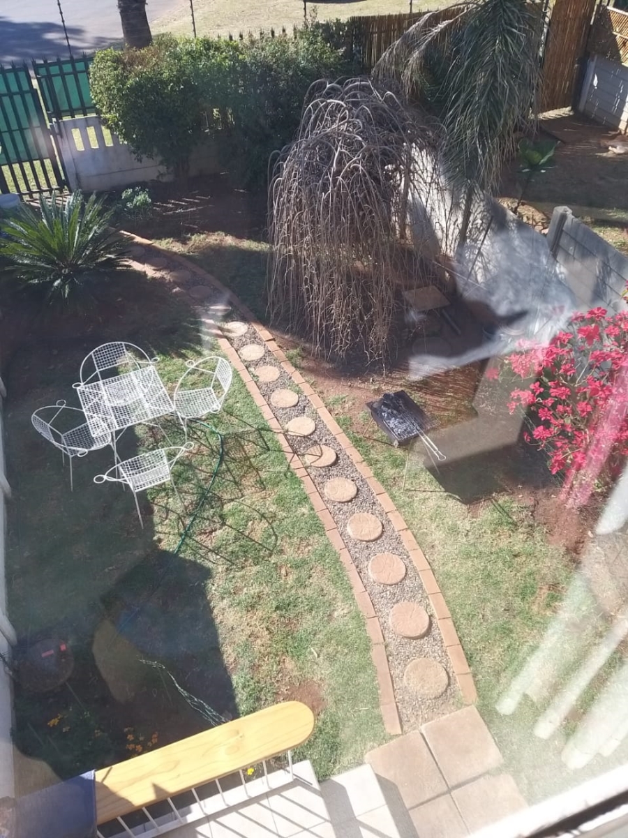 2 Bedroom Property for Sale in Rhodesfield Gauteng
