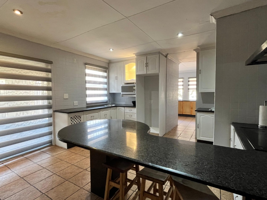 4 Bedroom Property for Sale in Buyscelia Gauteng