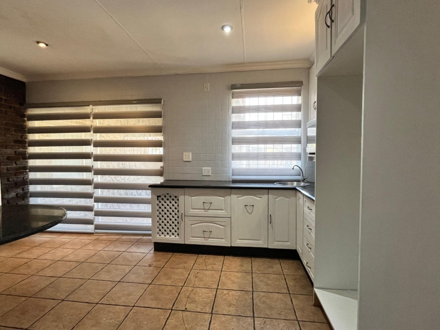 4 Bedroom Property for Sale in Buyscelia Gauteng