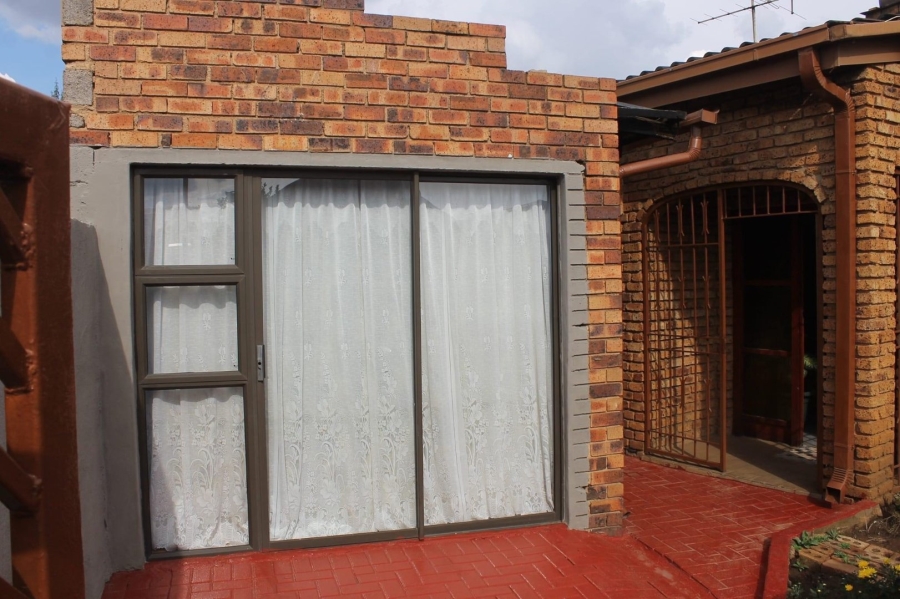 Bedroom Property for Sale in Meadowlands Gauteng