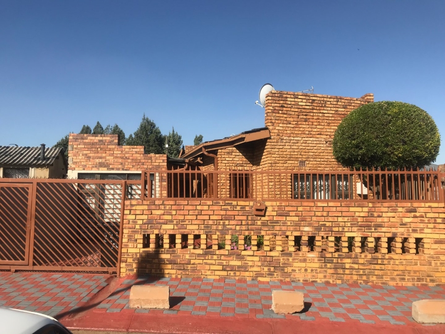  Bedroom Property for Sale in Meadowlands Gauteng