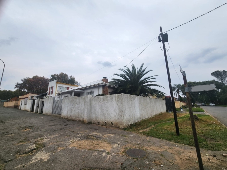 6 Bedroom Property for Sale in Bezuidenhout Valley Gauteng