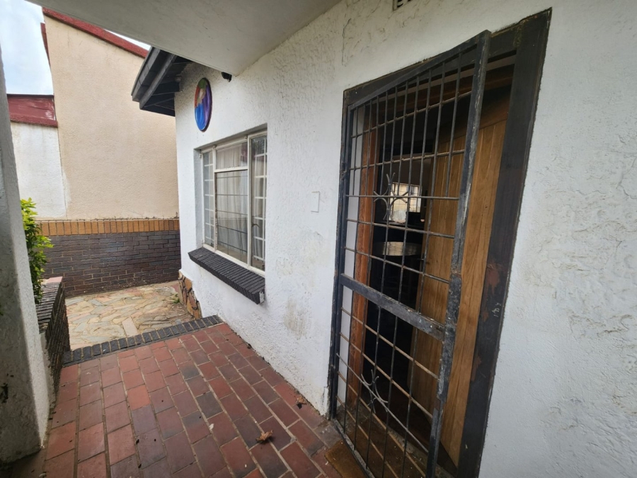 6 Bedroom Property for Sale in Bezuidenhout Valley Gauteng