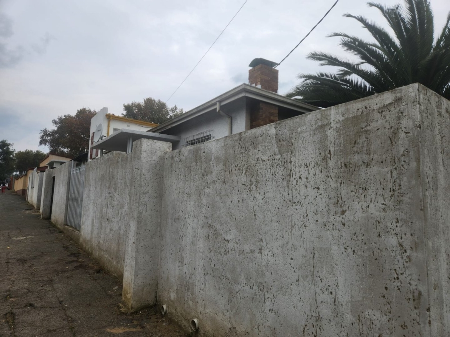 6 Bedroom Property for Sale in Bezuidenhout Valley Gauteng