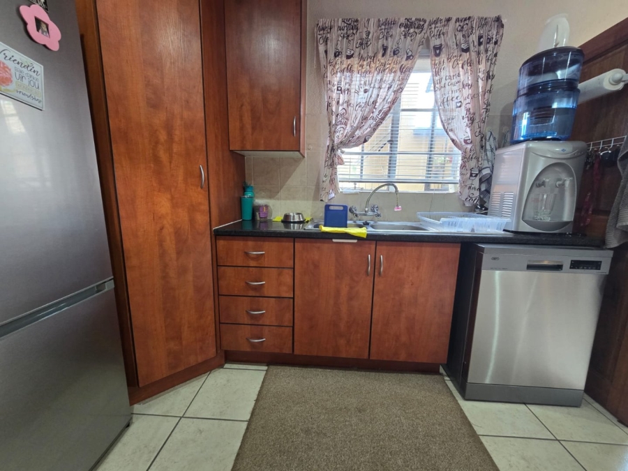 2 Bedroom Property for Sale in Annlin Gauteng