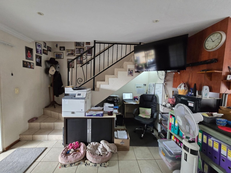 2 Bedroom Property for Sale in Annlin Gauteng