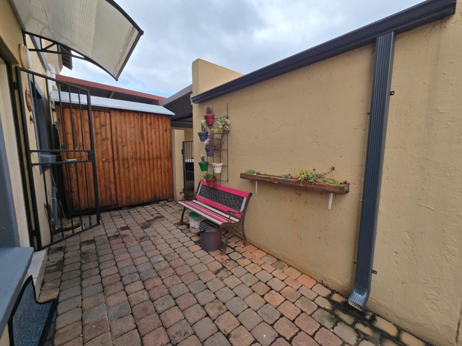 2 Bedroom Property for Sale in Annlin Gauteng