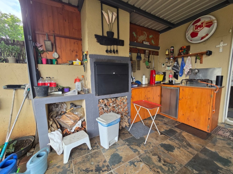 2 Bedroom Property for Sale in Annlin Gauteng