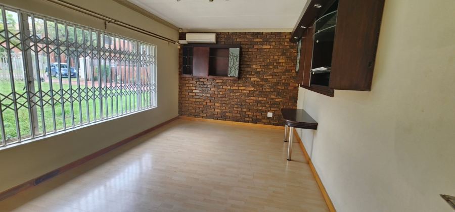 5 Bedroom Property for Sale in Laudium Gauteng