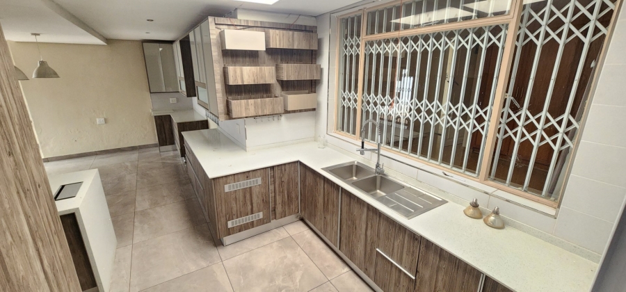 5 Bedroom Property for Sale in Laudium Gauteng