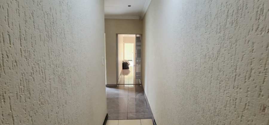 5 Bedroom Property for Sale in Laudium Gauteng