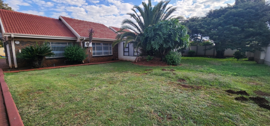 5 Bedroom Property for Sale in Laudium Gauteng