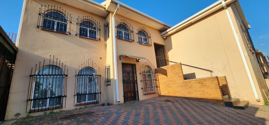 7 Bedroom Property for Sale in Laudium Gauteng