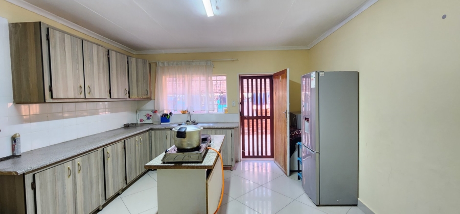 7 Bedroom Property for Sale in Laudium Gauteng