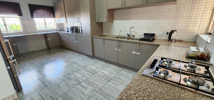 7 Bedroom Property for Sale in Laudium Gauteng