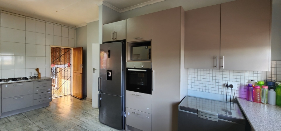 7 Bedroom Property for Sale in Laudium Gauteng
