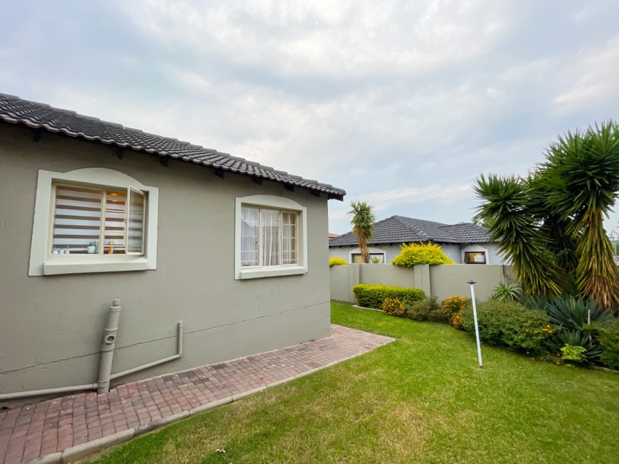 To Let 3 Bedroom Property for Rent in Noordwyk Gauteng