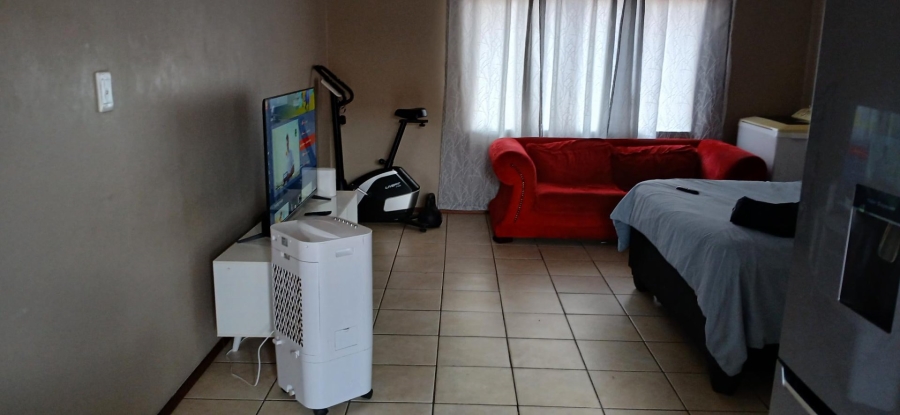 1 Bedroom Property for Sale in Lotus Gardens Gauteng