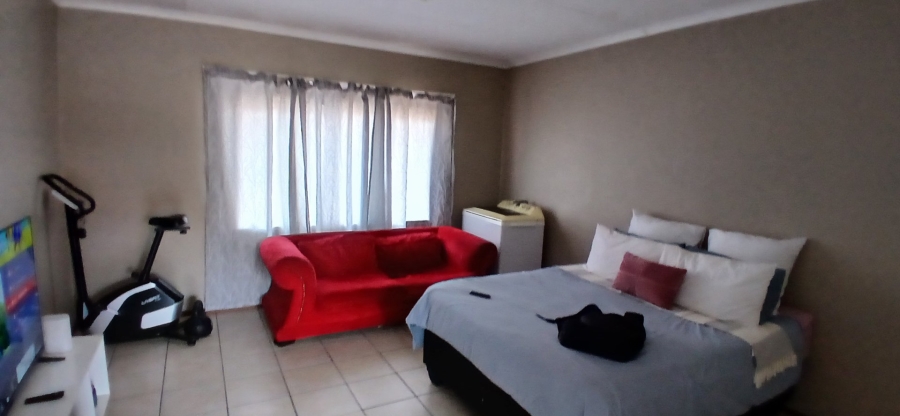 1 Bedroom Property for Sale in Lotus Gardens Gauteng
