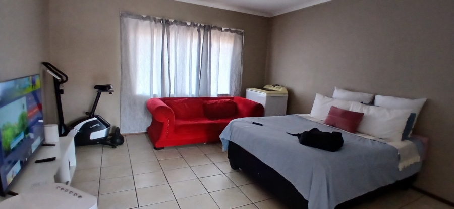 1 Bedroom Property for Sale in Lotus Gardens Gauteng