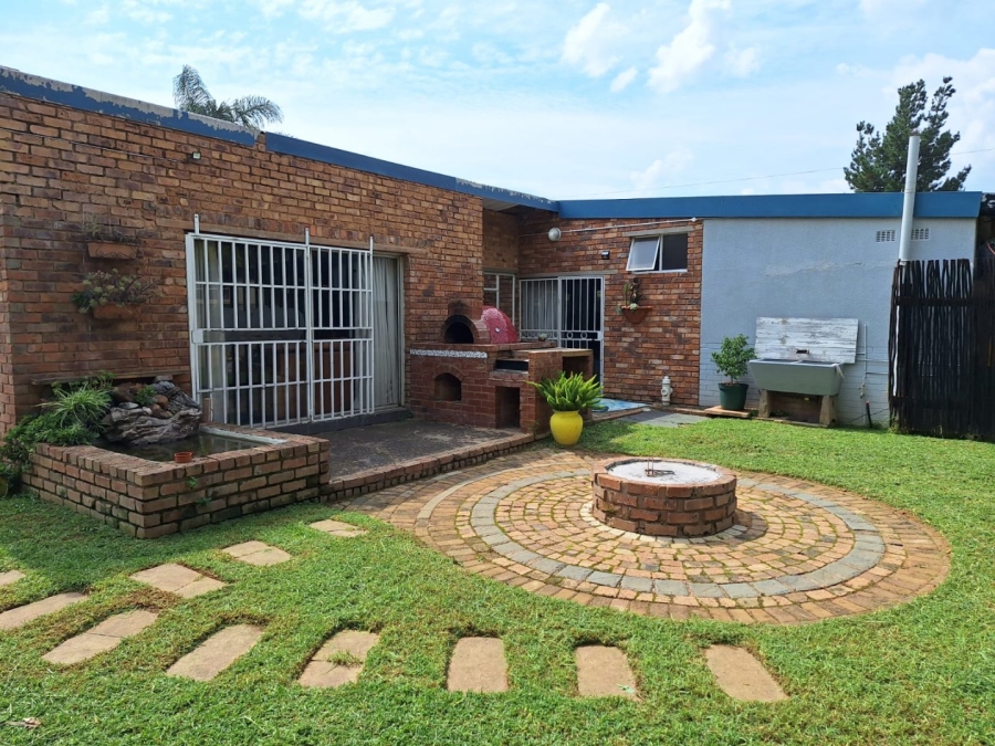 4 Bedroom Property for Sale in Moregloed Gauteng