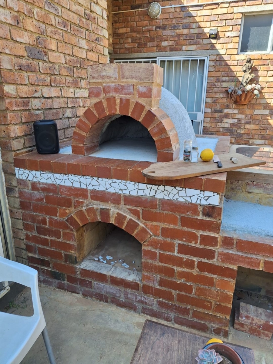 4 Bedroom Property for Sale in Moregloed Gauteng
