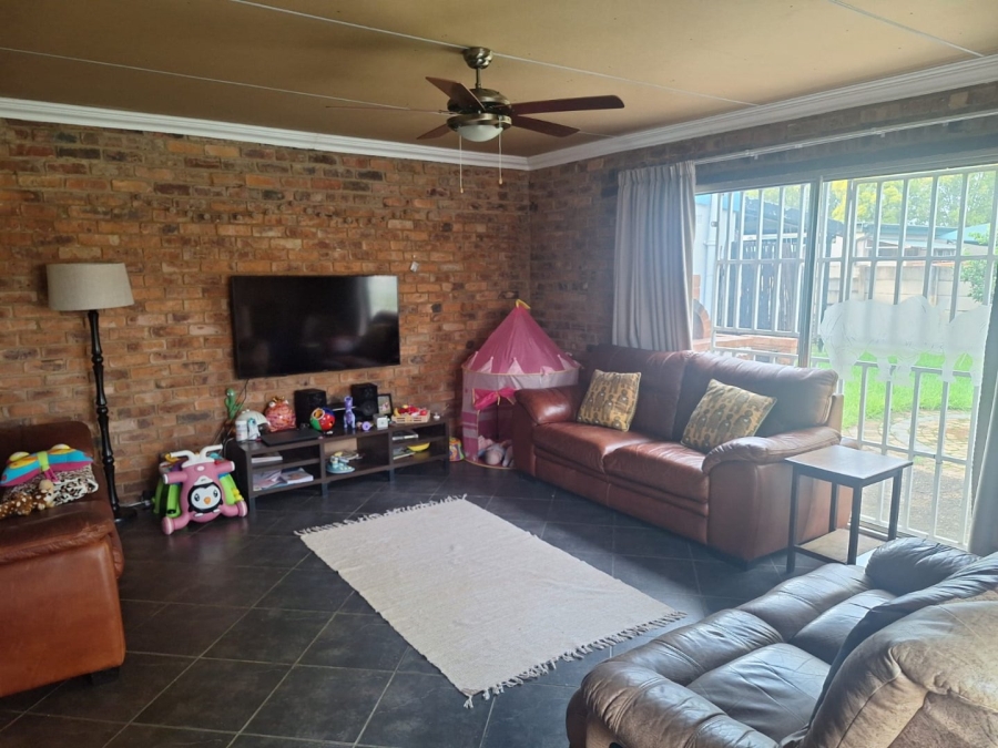 4 Bedroom Property for Sale in Moregloed Gauteng