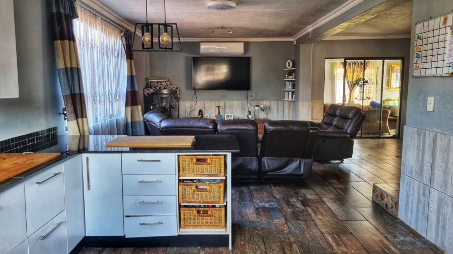 7 Bedroom Property for Sale in Dalpark Ext 1 Gauteng