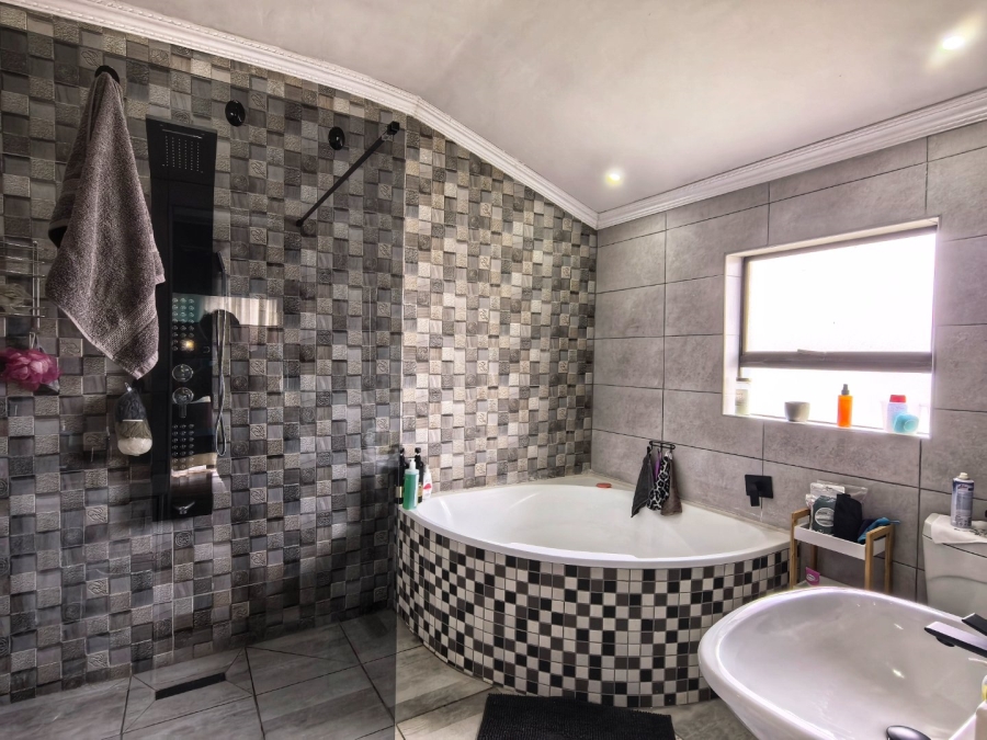 7 Bedroom Property for Sale in Dalpark Ext 1 Gauteng