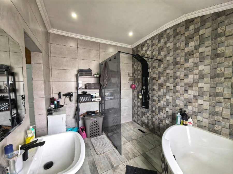 7 Bedroom Property for Sale in Dalpark Ext 1 Gauteng
