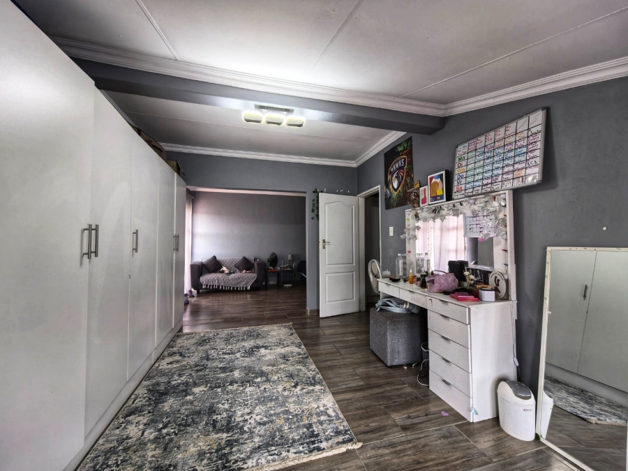 7 Bedroom Property for Sale in Dalpark Ext 1 Gauteng